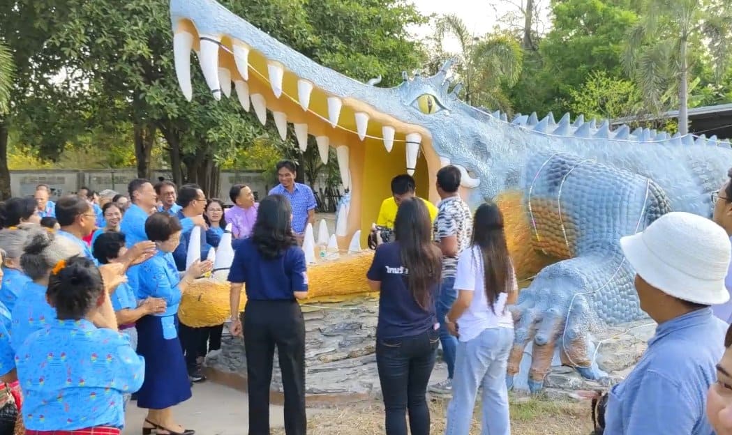 คอหวยแห่นับฟันจระเข้ ขอเลขเด็ดไปเสี่ยงโชค ลุ้นรับความรวยในงวดนี้